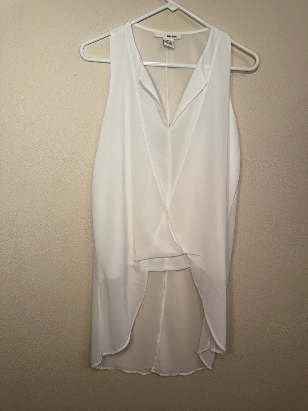 Sans Souci White  High-Low Sleeveless Top M